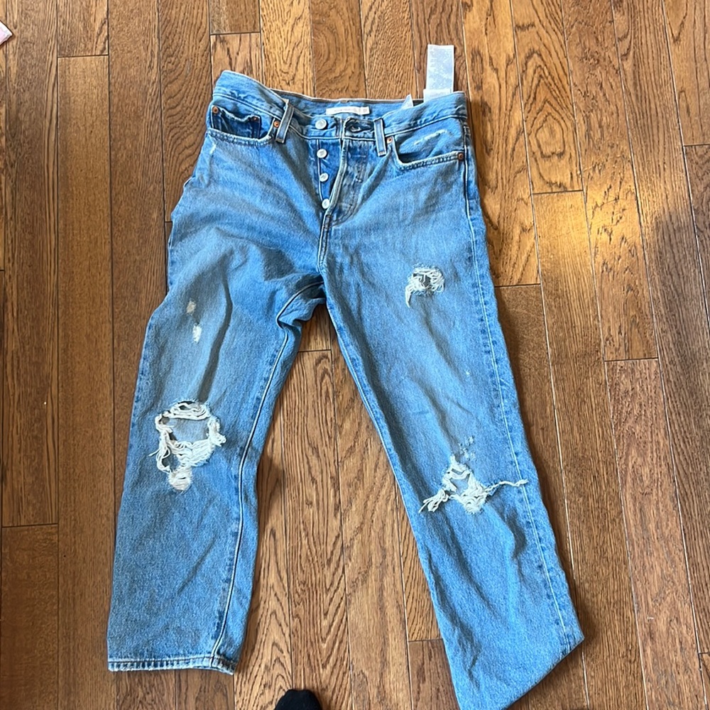 Levis Wedgie size 27 - Authentically Yours